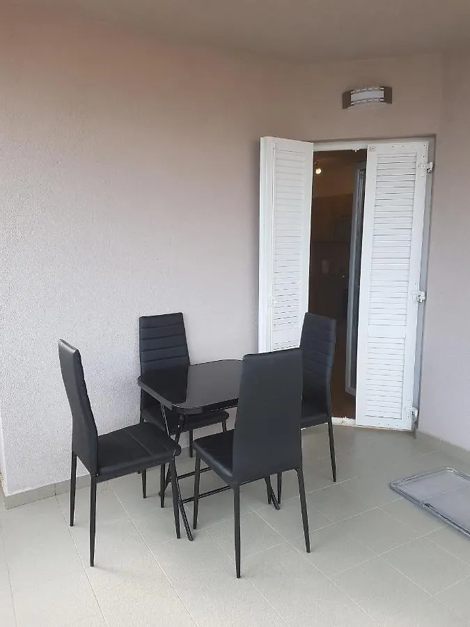 Studio Novi Vinodolski 16998A 0*,